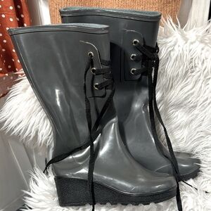 Sperry Top Sider Women’s Wedge Rubber Rain Boot, Size 7